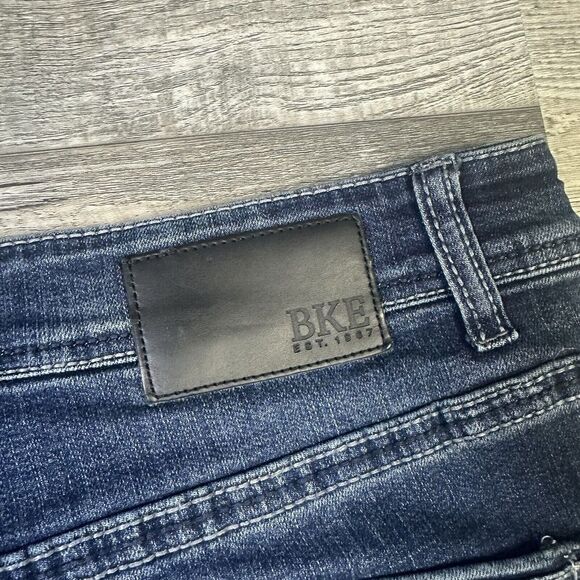 BKE Buckle Men's Size 36x32 Tyler Straight Dark Wash Blue Denim Jeans - Picture 7 of 9